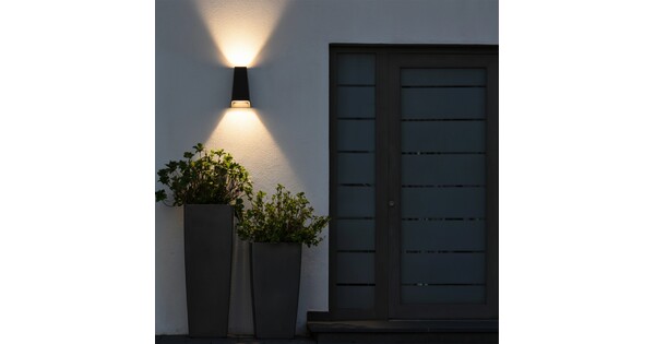 kelvo® FLUX KLV-101-0119 Μοντέρνο Φωτιστικό Τοίχου - Απλίκα LED 6W 750lm 30° AC 220-240V Αδιάβροχο IP65 Θερμό Λευκό 2700K - Bridgelux COB Chip & TÜV SÜD Driver - Μαύρο Ματ - Μ5 x Π8.5 x Υ17cm - 5 Χρόνια Εγγύηση