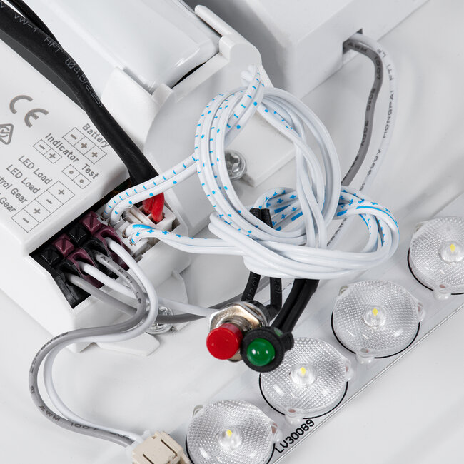 EMERGANO 60992 Πλαφονιέρα Οροφής LED 30W 3000lm 120° AC 220-240V με Ενσωματωμένο Σύστημα Emergency Li-ion 3450mAh/12.8Wh με Αυτονομία έως 3hrs - Αδιάβροχη IP54 Φ38 x Υ5.3cm Ψυχρό Λευκό 6000K - Λευκό - Bridgelux Chips - 13