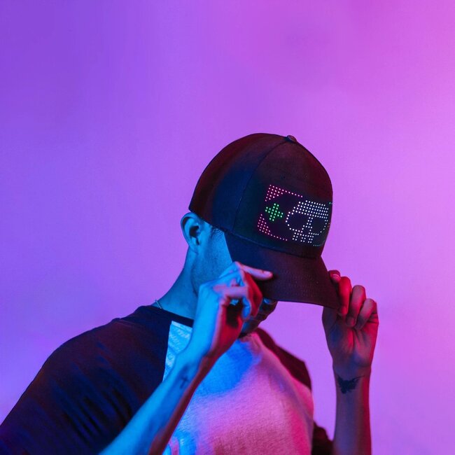 MATRIX GLB-106-0014 Καπέλο με Κυλιόμενη Ψηφιακή Επιγραφή 17.3x7cm P4 32x16 Pixel LED 0.9W DC 5V με Επαναφορτιζόμενη Μπαταρία PXM 602040 Li-ion 3.7V 400mAh IP20 Πολύχρωμο RGB - Bluetooth Control μέσω iPIXEL APP - Μ28 x Π12 x Υ13cm - 2 Χρόνια Εγγύηση