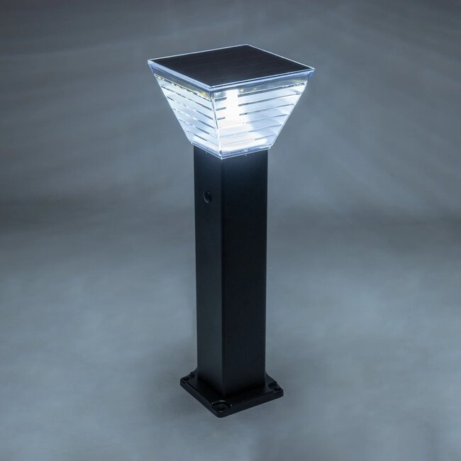 VEGGIE 90524 Φωτιστικό Κολωνάκι Κήπου LED 10W 500lm 120° με Ενσωματωμένο Φωτοβολταϊκό Panel 6V 2W & Επαναφορτιζόμενη Μπαταρία Li-ion 3.2V 6000mAh με Αισθητήρα Ημέρας-Νύχτας Αδιάβροχο IP65 All in One CCT 6000K-4500K - Sanan SMD Chip - Μαύρο - Μ19.5 x Π19.5 x Υ60cm - 2 Χρόνια Εγγύηση - 6