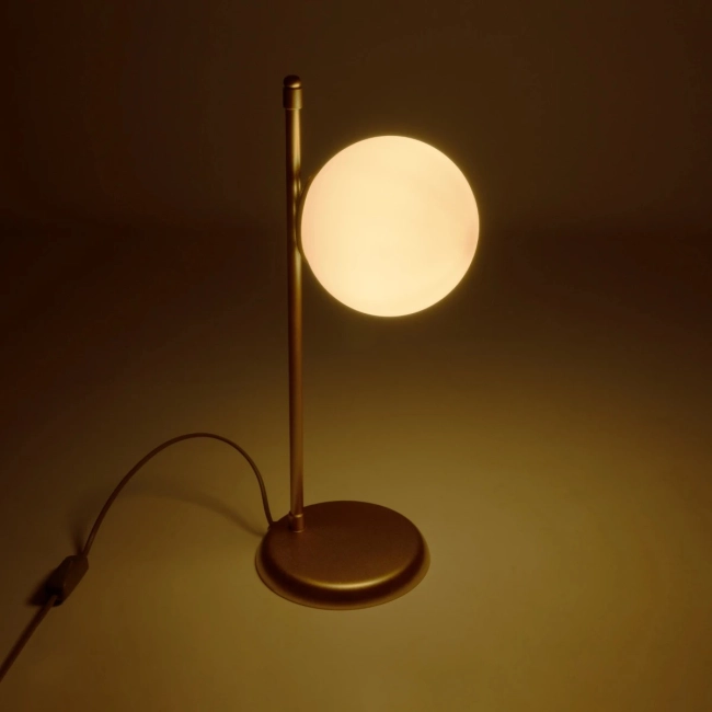 GLOBUS 203-0182 Μοντέρνο Επιτραπέζιο Φωτιστικό Μονόφωτο 1 x E27 IP20 Χρυσο Μέταλλο με Γαλακτερή Γυάλινη Μπάλα- Μ21 x Π16.5 x Υ45cm